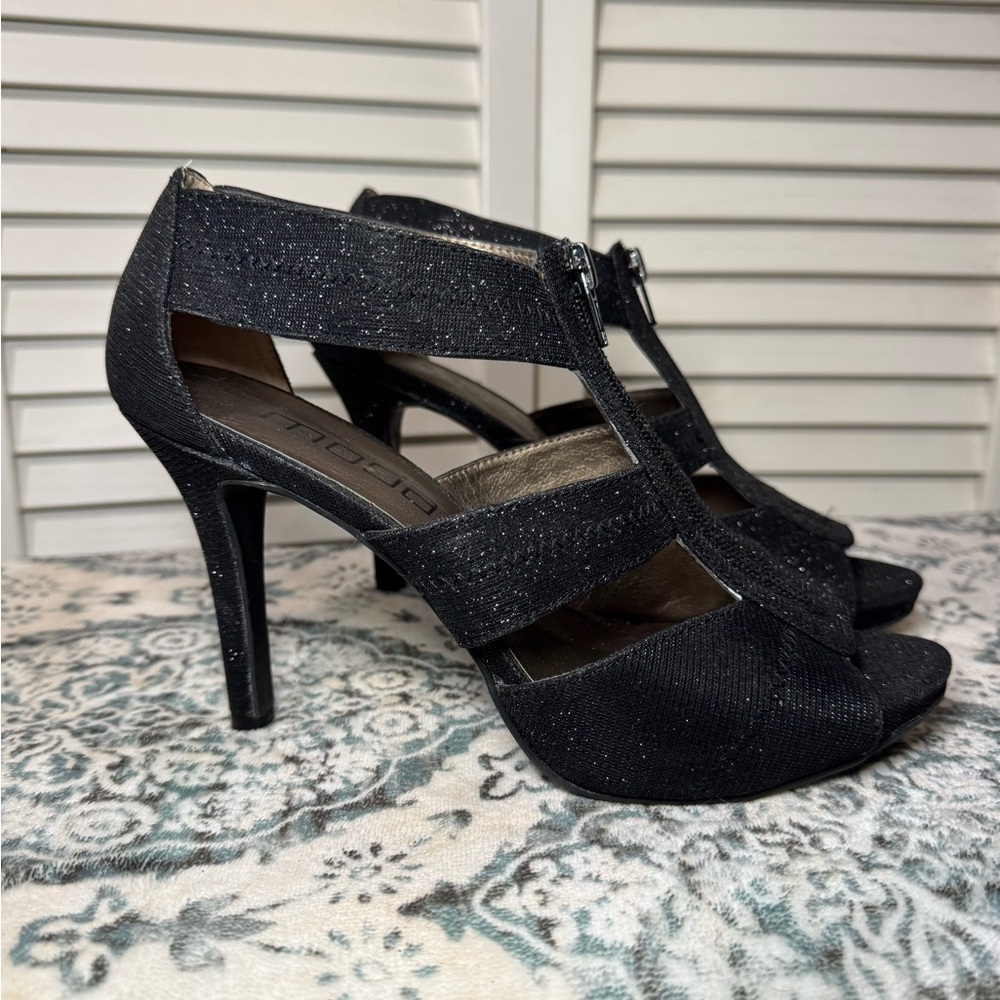 Moda Black Zippered Heels